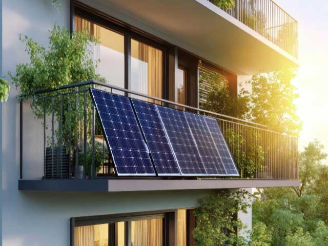 Mini-Solaranlage auf dem Balkon